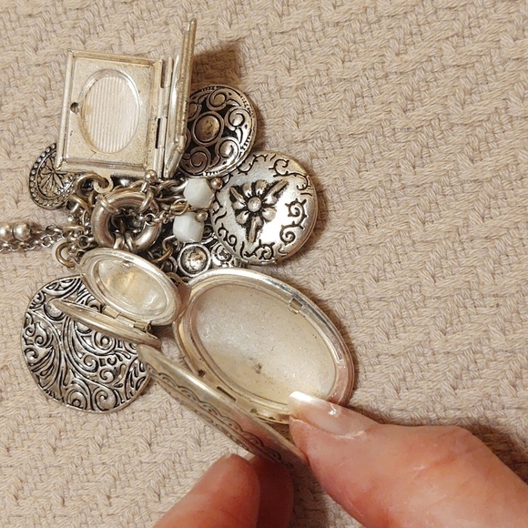 Lot of Dangling Neckaces - Picture 3 of 8